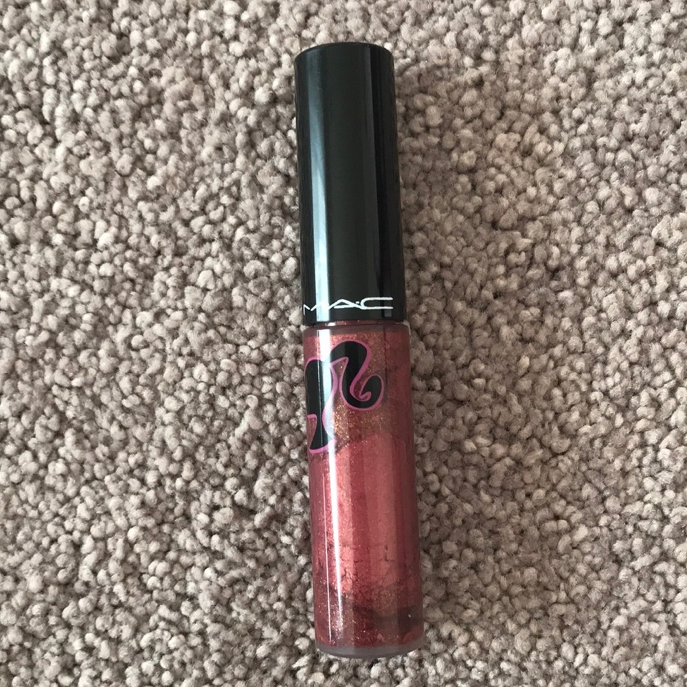 LE MAC Barbie Lipgloss